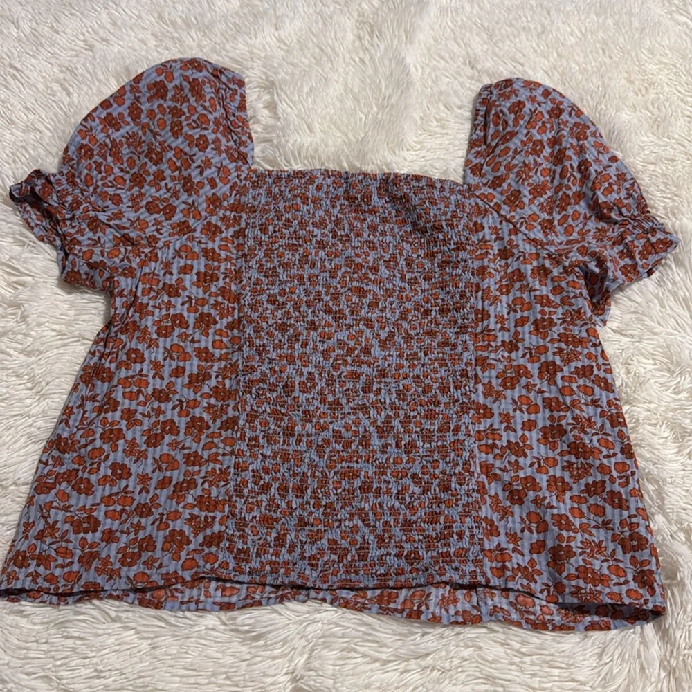 Madewell Button-Front Smocked-Back Top in Piccola Floral in Pale Dawn 10